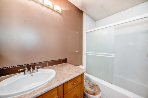 243 Erin Meadow Close, Calgary, AB - Indoor Photo Showing Bathroom