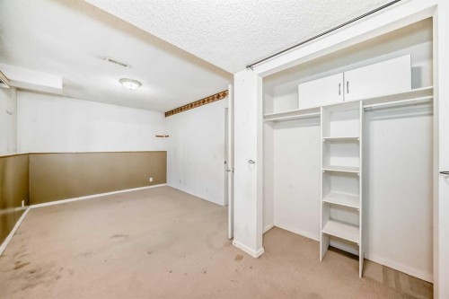 243 Erin Meadow Close, Calgary, AB - Indoor Photo Showing Other Room