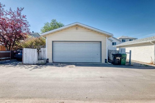 243 Erin Meadow Close, Calgary, AB - Outdoor