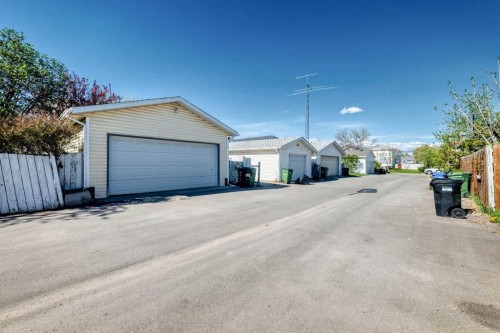 243 Erin Meadow Close, Calgary, AB - Outdoor