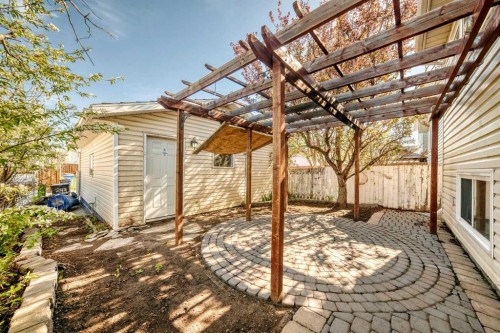 243 Erin Meadow Close, Calgary, AB - Outdoor