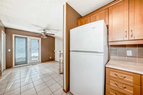 243 Erin Meadow Close, Calgary, AB - Indoor