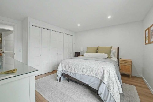 727 120 Avenue Sw, Calgary, AB - Indoor Photo Showing Bedroom