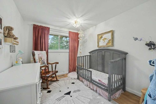 727 120 Avenue Sw, Calgary, AB - Indoor Photo Showing Bedroom