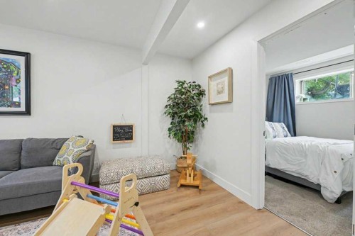 727 120 Avenue Sw, Calgary, AB - Indoor Photo Showing Bedroom