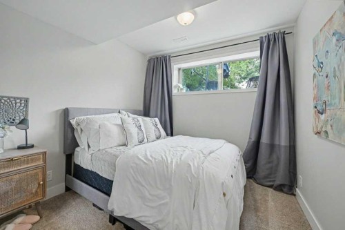 727 120 Avenue Sw, Calgary, AB - Indoor Photo Showing Bedroom