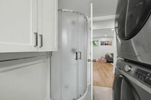 727 120 Avenue Sw, Calgary, AB - Indoor Photo Showing Laundry Room