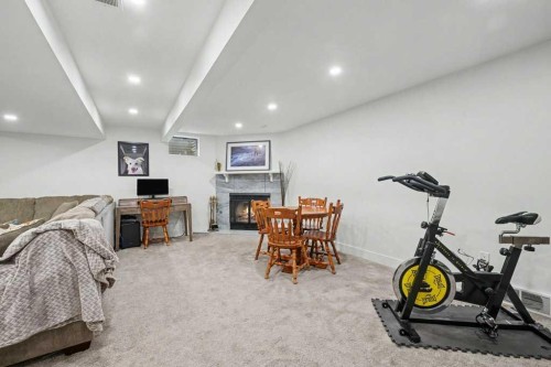 727 120 Avenue Sw, Calgary, AB - Indoor Photo Showing Gym Room