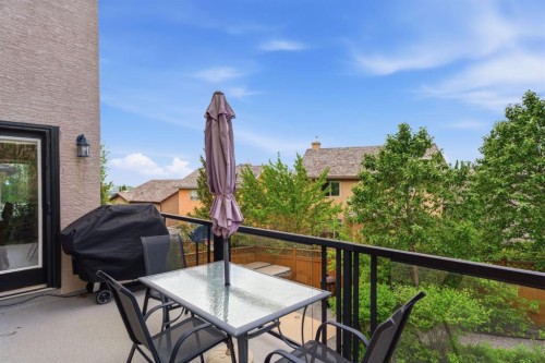 21 Royal Ridge Hill Nw, Calgary, AB - Outdoor With Exterior