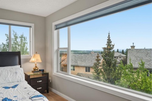21 Royal Ridge Hill Nw, Calgary, AB - Indoor Photo Showing Bedroom