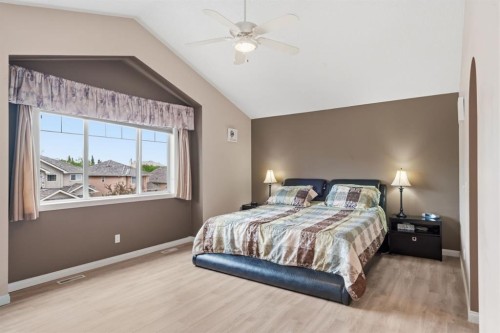 21 Royal Ridge Hill Nw, Calgary, AB - Indoor Photo Showing Bedroom