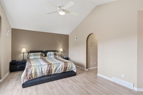 21 Royal Ridge Hill Nw, Calgary, AB - Indoor Photo Showing Bedroom