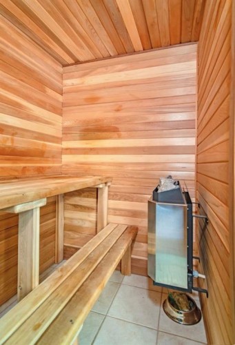 21 Royal Ridge Hill Nw, Calgary, AB - Indoor Photo Showing Other Room