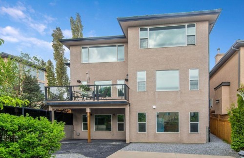 21 Royal Ridge Hill Nw, Calgary, AB - Outdoor With Exterior