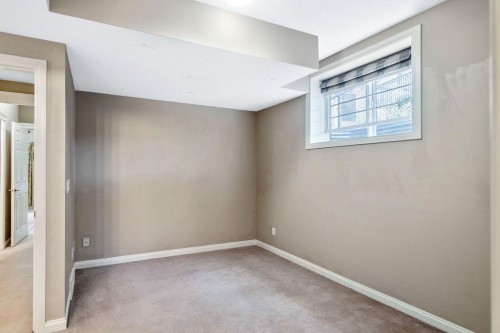 21 Royal Ridge Hill Nw, Calgary, AB - Indoor Photo Showing Other Room