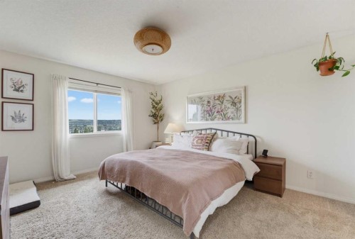 71 Pantego Way Nw, Calgary, AB - Indoor Photo Showing Bedroom