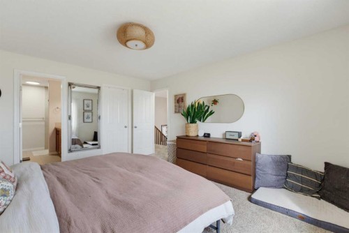 71 Pantego Way Nw, Calgary, AB - Indoor Photo Showing Bedroom