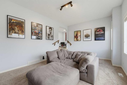 71 Pantego Way Nw, Calgary, AB - Indoor Photo Showing Living Room