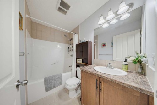 71 Pantego Way Nw, Calgary, AB - Indoor Photo Showing Bathroom