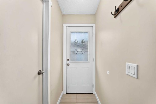 6607 Malvern Road Ne, Calgary, AB - Indoor Photo Showing Other Room