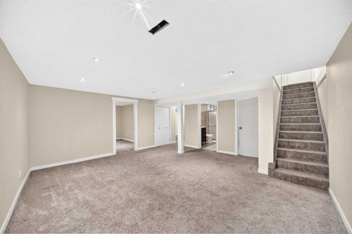 6607 Malvern Road Ne, Calgary, AB - Indoor Photo Showing Other Room