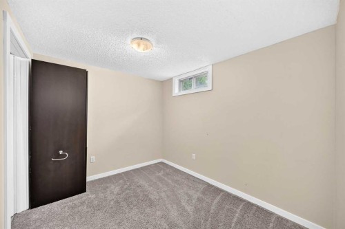 6607 Malvern Road Ne, Calgary, AB - Indoor Photo Showing Other Room