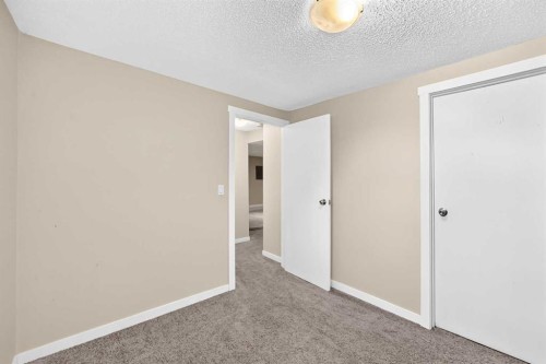 6607 Malvern Road Ne, Calgary, AB - Indoor Photo Showing Other Room