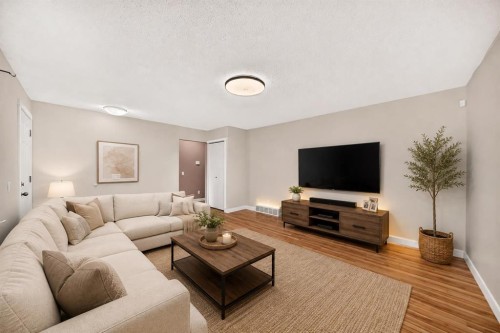 6607 Malvern Road Ne, Calgary, AB - Indoor Photo Showing Living Room