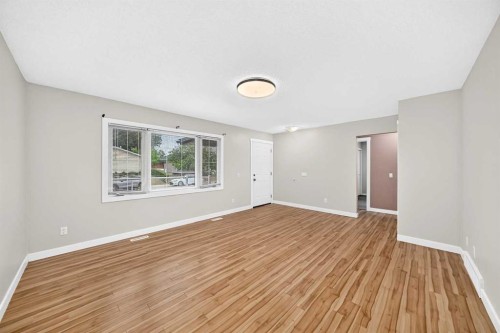 6607 Malvern Road Ne, Calgary, AB - Indoor Photo Showing Other Room