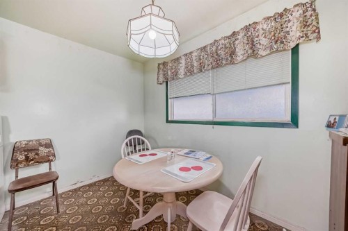 2622 42 Street Se, Calgary, AB - Indoor