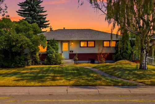 2622 42 Street Se, Calgary, AB - Outdoor