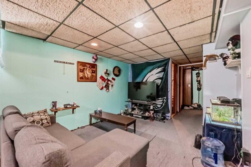 2622 42 Street Se, Calgary, AB - Indoor