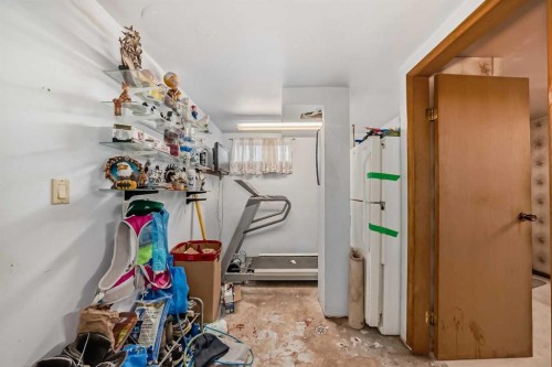 2622 42 Street Se, Calgary, AB - Indoor