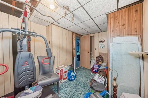 2622 42 Street Se, Calgary, AB - Indoor Photo Showing Other Room
