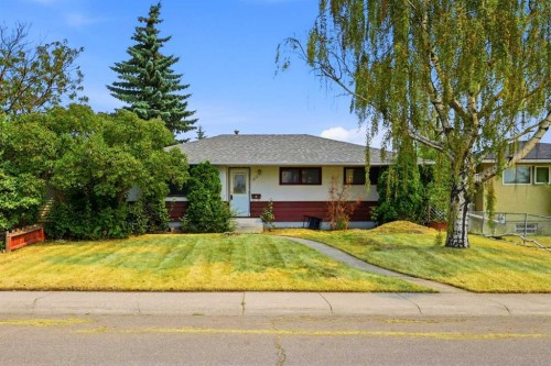 2622 42 Street Se, Calgary, AB - Outdoor