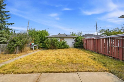 2622 42 Street Se, Calgary, AB - Outdoor
