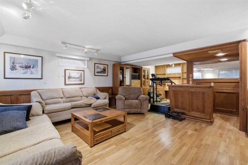 16 Dalroy Crescent Nw, Calgary, AB - Indoor Photo Showing Other Room