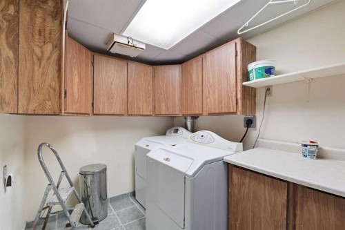 16 Dalroy Crescent Nw, Calgary, AB - Indoor Photo Showing Laundry Room