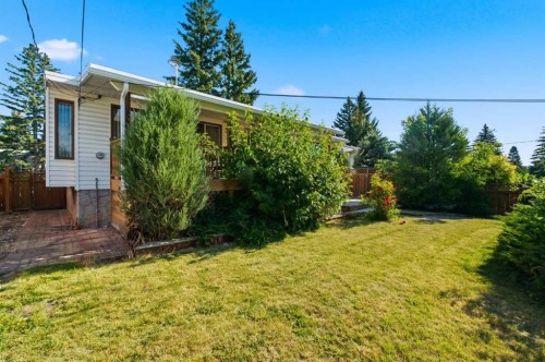 16 Dalroy Crescent Nw, Calgary, AB - Outdoor