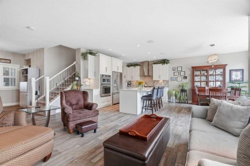 27 Sundown Way, Cochrane, AB - Indoor Photo Showing Living Room