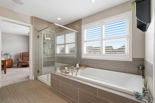27 Sundown Way, Cochrane, AB - Indoor Photo Showing Bathroom