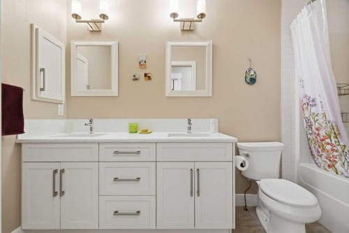 27 Sundown Way, Cochrane, AB - Indoor Photo Showing Bathroom