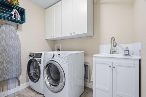 27 Sundown Way, Cochrane, AB - Indoor Photo Showing Laundry Room