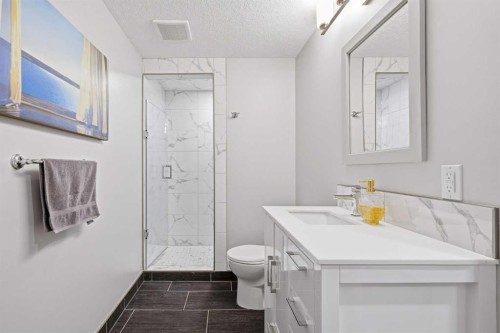 27 Sundown Way, Cochrane, AB - Indoor Photo Showing Bathroom