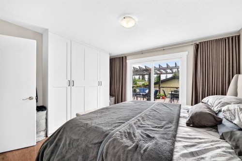 4824 41 Avenue Sw, Calgary, AB - Indoor Photo Showing Bedroom