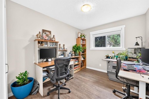 4824 41 Avenue Sw, Calgary, AB - Indoor Photo Showing Office