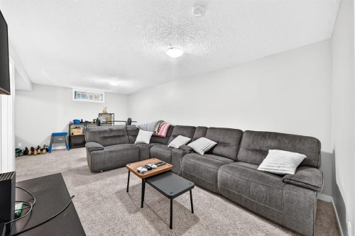 4824 41 Avenue Sw, Calgary, AB - Indoor Photo Showing Living Room