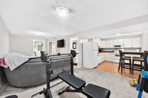 4824 41 Avenue Sw, Calgary, AB - Indoor