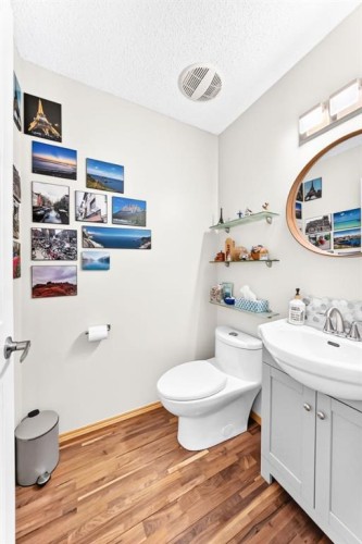 206 Panamount Grove Nw, Calgary, AB - Indoor Photo Showing Bathroom