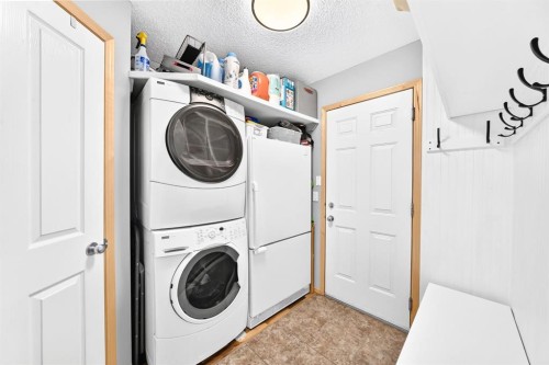 206 Panamount Grove Nw, Calgary, AB - Indoor Photo Showing Laundry Room